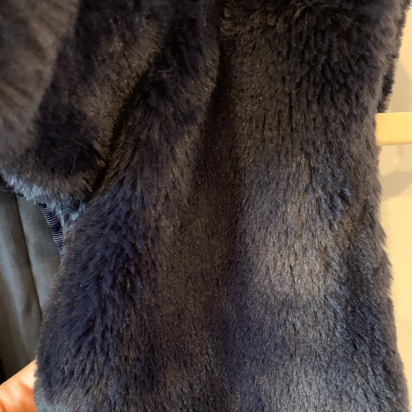 Spring Faux Fur Vest (Deep Navy) - Picture 3 of 3